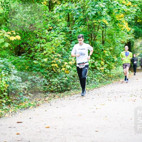 12.10.2025 - Bramfelder Halbmarathon 2025 Dr. Thomas Lammeyer http://msf.ph/oto/9342865 12.10.2025 09:56:20 Laufen 2730, 2483 meine-sportfotos.de