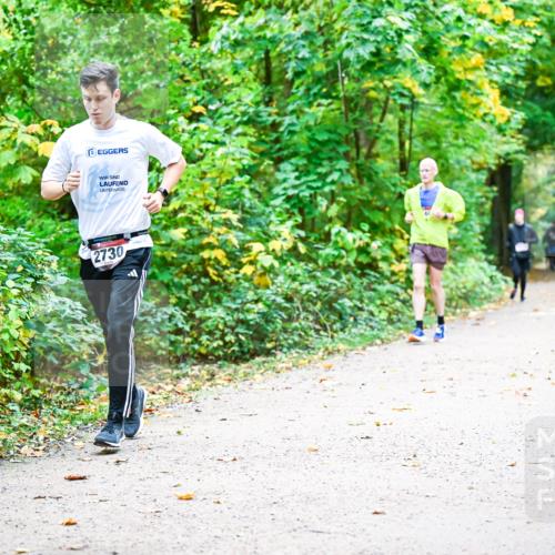12.10.2025 - Bramfelder Halbmarathon 2025 Dr. Thomas Lammeyer http://msf.ph/oto/9342877 12.10.2025 09:56:22 Laufen 2730 meine-sportfotos.de