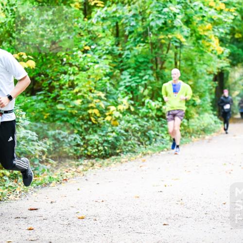 12.10.2025 - Bramfelder Halbmarathon 2025 Dr. Thomas Lammeyer http://msf.ph/oto/9342881 12.10.2025 09:56:23 Laufen 2730 meine-sportfotos.de