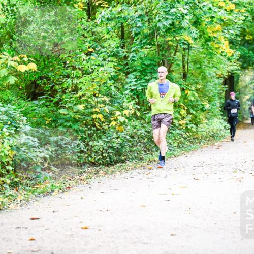 12.10.2025 - Bramfelder Halbmarathon 2025 Dr. Thomas Lammeyer http://msf.ph/oto/9342885 12.10.2025 09:56:23 Laufen 2483 meine-sportfotos.de