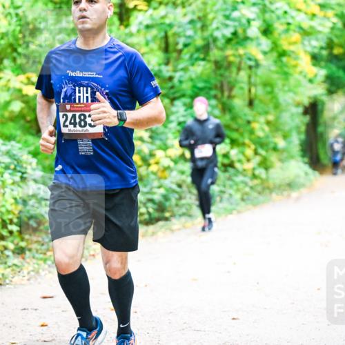 12.10.2025 - Bramfelder Halbmarathon 2025 Dr. Thomas Lammeyer http://msf.ph/oto/9342916 12.10.2025 09:56:28 Laufen 34, 2483 meine-sportfotos.de