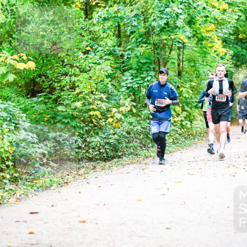 12.10.2025 - Bramfelder Halbmarathon 2025 Dr. Thomas Lammeyer http://msf.ph/oto/9342937 12.10.2025 09:56:40 Laufen 290, 2687, 2691, 2744 meine-sportfotos.de