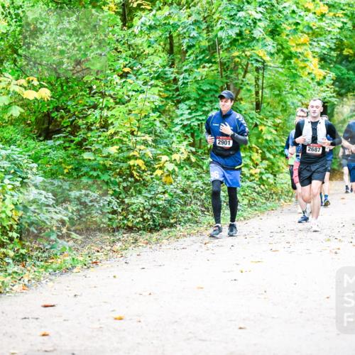 12.10.2025 - Bramfelder Halbmarathon 2025 Dr. Thomas Lammeyer http://msf.ph/oto/9342938 12.10.2025 09:56:40 Laufen 2901, 2687, 269, 2744 meine-sportfotos.de