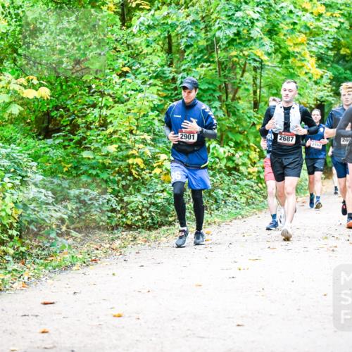 12.10.2025 - Bramfelder Halbmarathon 2025 Dr. Thomas Lammeyer http://msf.ph/oto/9342942 12.10.2025 09:56:40 Laufen 2901, 2687, 2462, 26, 2744 meine-sportfotos.de