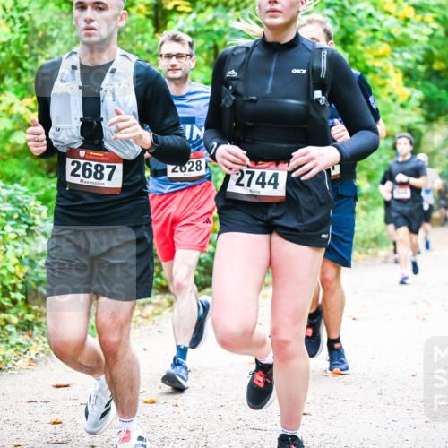 12.10.2025 - Bramfelder Halbmarathon 2025 Dr. Thomas Lammeyer http://msf.ph/oto/9342960 12.10.2025 09:56:43 Laufen 2687, 2628, 2744 meine-sportfotos.de