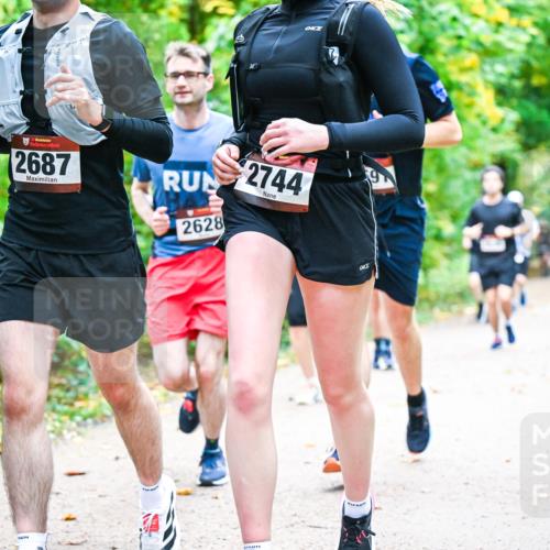 12.10.2025 - Bramfelder Halbmarathon 2025 Dr. Thomas Lammeyer http://msf.ph/oto/9342961 12.10.2025 09:56:43 Laufen 2687, 2628, 2744 meine-sportfotos.de