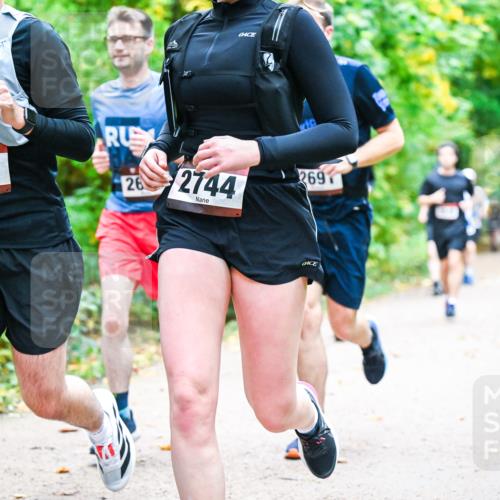 12.10.2025 - Bramfelder Halbmarathon 2025 Dr. Thomas Lammeyer http://msf.ph/oto/9342962 12.10.2025 09:56:43 Laufen 34, 2687, 26, 2744, 2697 meine-sportfotos.de