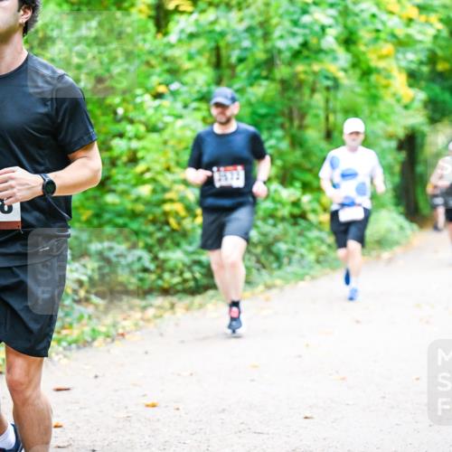 12.10.2025 - Bramfelder Halbmarathon 2025 Dr. Thomas Lammeyer http://msf.ph/oto/9342984 12.10.2025 09:56:47 Laufen 34, 2846 meine-sportfotos.de