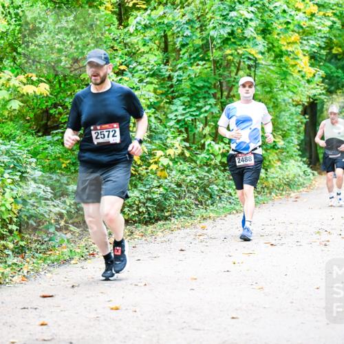 12.10.2025 - Bramfelder Halbmarathon 2025 Dr. Thomas Lammeyer http://msf.ph/oto/9342987 12.10.2025 09:56:48 Laufen 2572, 2488, 311 meine-sportfotos.de
