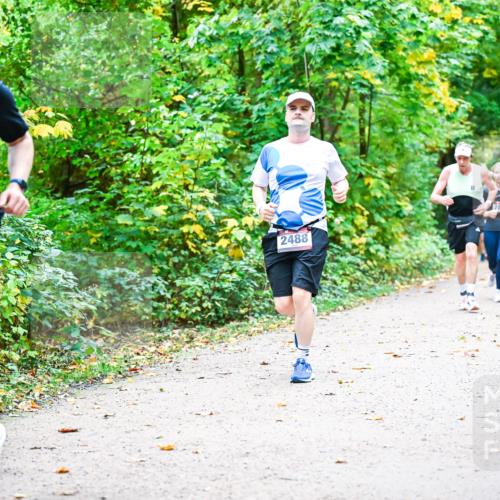 12.10.2025 - Bramfelder Halbmarathon 2025 Dr. Thomas Lammeyer http://msf.ph/oto/9342993 12.10.2025 09:56:48 Laufen 2572, 2488, 2811 meine-sportfotos.de