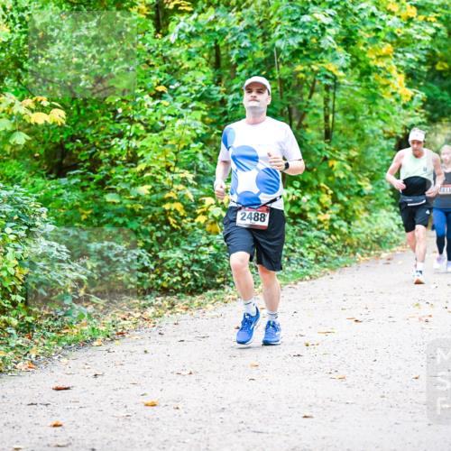 12.10.2025 - Bramfelder Halbmarathon 2025 Dr. Thomas Lammeyer http://msf.ph/oto/9342994 12.10.2025 09:56:49 Laufen 572, 2488, 2811 meine-sportfotos.de