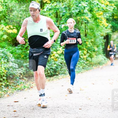 12.10.2025 - Bramfelder Halbmarathon 2025 Dr. Thomas Lammeyer http://msf.ph/oto/9343013 12.10.2025 09:56:52 Laufen 811 meine-sportfotos.de