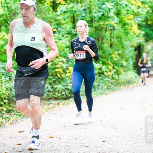 12.10.2025 - Bramfelder Halbmarathon 2025 Dr. Thomas Lammeyer http://msf.ph/oto/9343015 12.10.2025 09:56:52 Laufen 2811 meine-sportfotos.de