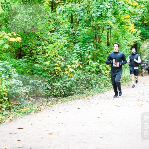 12.10.2025 - Bramfelder Halbmarathon 2025 Dr. Thomas Lammeyer http://msf.ph/oto/9343049 12.10.2025 09:57:03 Laufen 271, 2471 meine-sportfotos.de