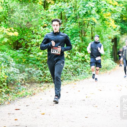 12.10.2025 - Bramfelder Halbmarathon 2025 Dr. Thomas Lammeyer http://msf.ph/oto/9343059 12.10.2025 09:57:05 Laufen 2715, 2471 meine-sportfotos.de