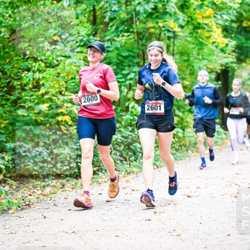 12.10.2025 - Bramfelder Halbmarathon 2025 Dr. Thomas Lammeyer http://msf.ph/oto/9343202 12.10.2025 09:57:38 Laufen 2600, 2601, 15 meine-sportfotos.de