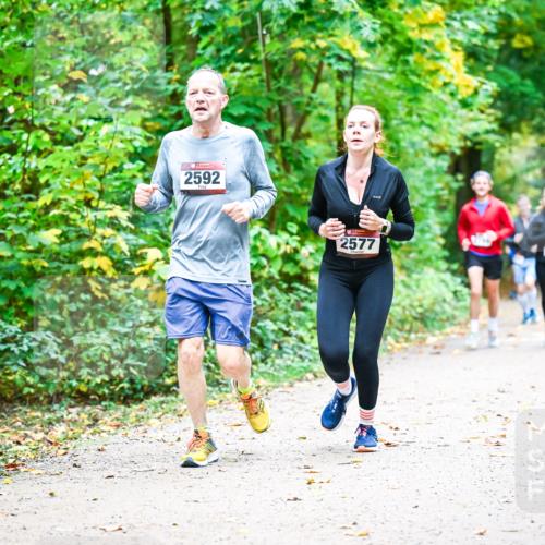 12.10.2025 - Bramfelder Halbmarathon 2025 Dr. Thomas Lammeyer http://msf.ph/oto/9343241 12.10.2025 09:57:52 Laufen 2592, 2577 meine-sportfotos.de