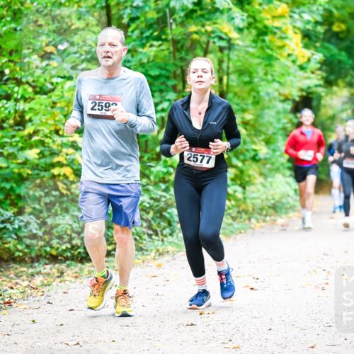 12.10.2025 - Bramfelder Halbmarathon 2025 Dr. Thomas Lammeyer http://msf.ph/oto/9343244 12.10.2025 09:57:52 Laufen 2592, 2577 meine-sportfotos.de