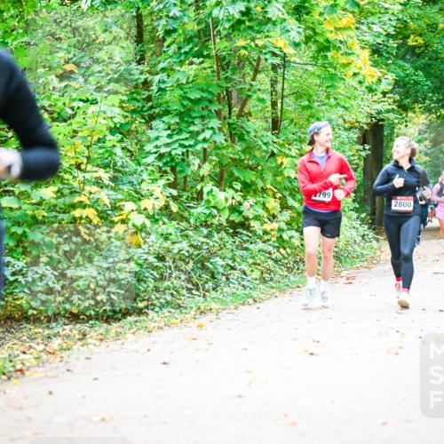 12.10.2025 - Bramfelder Halbmarathon 2025 Dr. Thomas Lammeyer http://msf.ph/oto/9343251 12.10.2025 09:57:54 Laufen 2577, 799, 2800, 2645 meine-sportfotos.de