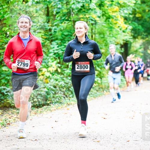 12.10.2025 - Bramfelder Halbmarathon 2025 Dr. Thomas Lammeyer http://msf.ph/oto/9343270 12.10.2025 09:57:57 Laufen 60, 2799, 2800 meine-sportfotos.de