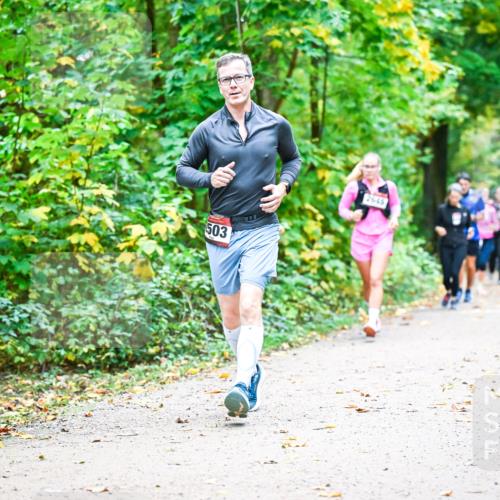 12.10.2025 - Bramfelder Halbmarathon 2025 Dr. Thomas Lammeyer http://msf.ph/oto/9343282 12.10.2025 09:57:59 Laufen 503, 2645 meine-sportfotos.de