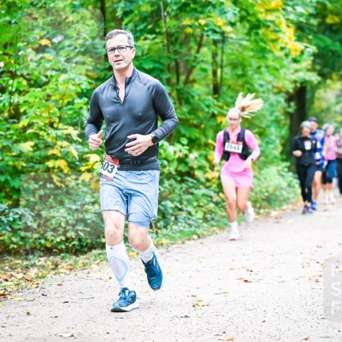 12.10.2025 - Bramfelder Halbmarathon 2025 Dr. Thomas Lammeyer http://msf.ph/oto/9343286 12.10.2025 09:58:00 Laufen 503, 2645 meine-sportfotos.de