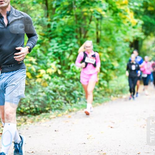 12.10.2025 - Bramfelder Halbmarathon 2025 Dr. Thomas Lammeyer http://msf.ph/oto/9343290 12.10.2025 09:58:01 Laufen 503, 35 meine-sportfotos.de