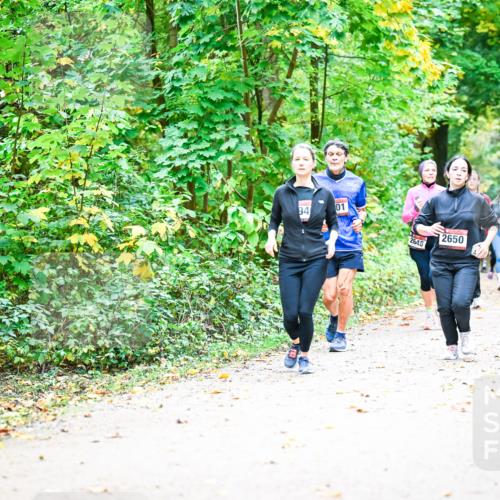 12.10.2025 - Bramfelder Halbmarathon 2025 Dr. Thomas Lammeyer http://msf.ph/oto/9343307 12.10.2025 09:58:04 Laufen 94, 01, 2648, 2650, 2555 meine-sportfotos.de