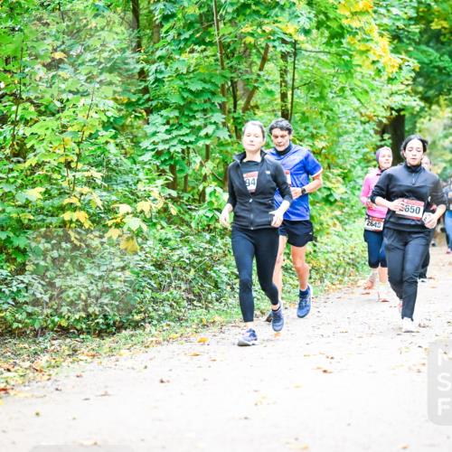 12.10.2025 - Bramfelder Halbmarathon 2025 Dr. Thomas Lammeyer http://msf.ph/oto/9343309 12.10.2025 09:58:04 Laufen 94, 2648, 650, 2504, 2555 meine-sportfotos.de