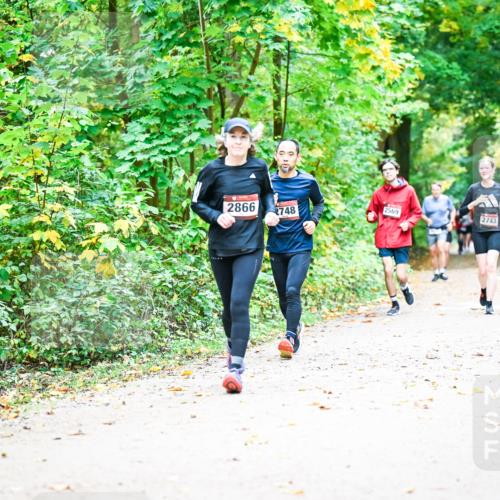 12.10.2025 - Bramfelder Halbmarathon 2025 Dr. Thomas Lammeyer http://msf.ph/oto/9343366 12.10.2025 09:58:14 Laufen 2866, 2748, 2569, 2743 meine-sportfotos.de