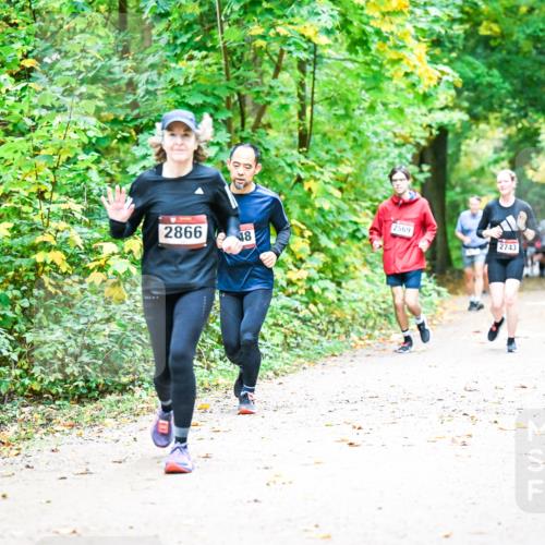 12.10.2025 - Bramfelder Halbmarathon 2025 Dr. Thomas Lammeyer http://msf.ph/oto/9343372 12.10.2025 09:58:15 Laufen 2866, 48, 2569, 2743 meine-sportfotos.de