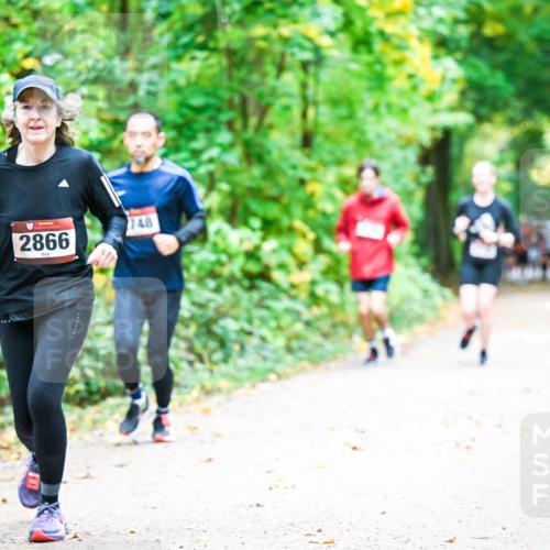 12.10.2025 - Bramfelder Halbmarathon 2025 Dr. Thomas Lammeyer http://msf.ph/oto/9343376 12.10.2025 09:58:15 Laufen 2866, 748 meine-sportfotos.de