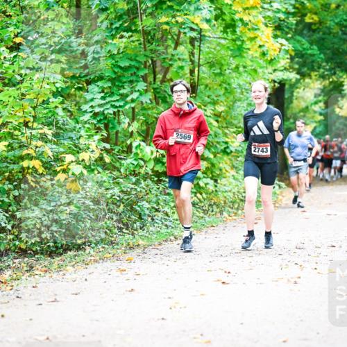 12.10.2025 - Bramfelder Halbmarathon 2025 Dr. Thomas Lammeyer http://msf.ph/oto/9343386 12.10.2025 09:58:17 Laufen 2569, 2743 meine-sportfotos.de
