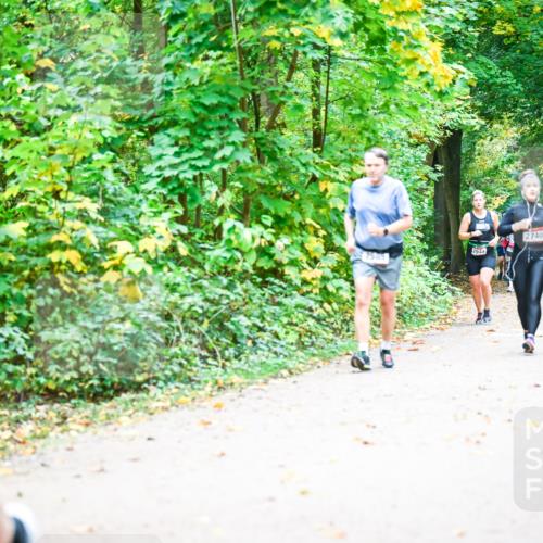 12.10.2025 - Bramfelder Halbmarathon 2025 Dr. Thomas Lammeyer http://msf.ph/oto/9343405 12.10.2025 09:58:21 Laufen 2944, 2585, 2740, 2893 meine-sportfotos.de