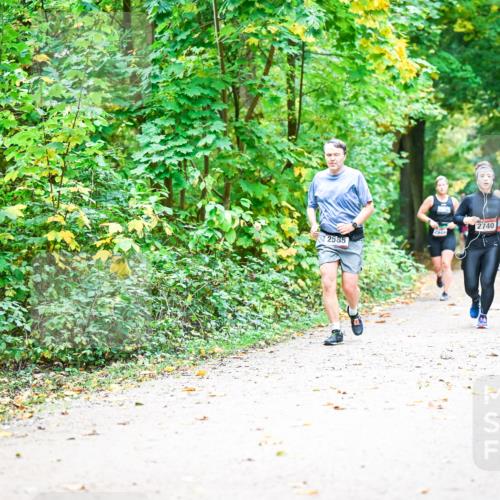 12.10.2025 - Bramfelder Halbmarathon 2025 Dr. Thomas Lammeyer http://msf.ph/oto/9343406 12.10.2025 09:58:21 Laufen 2740, 2948, 2585 meine-sportfotos.de