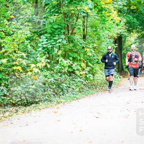 12.10.2025 - Bramfelder Halbmarathon 2025 Dr. Thomas Lammeyer http://msf.ph/oto/9343458 12.10.2025 09:58:29 Laufen 2603, 2893, 2415 meine-sportfotos.de