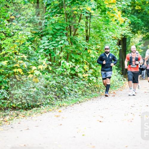 12.10.2025 - Bramfelder Halbmarathon 2025 Dr. Thomas Lammeyer http://msf.ph/oto/9343463 12.10.2025 09:58:30 Laufen 2603, 2893, 241 meine-sportfotos.de