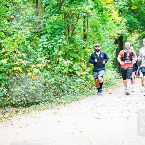 12.10.2025 - Bramfelder Halbmarathon 2025 Dr. Thomas Lammeyer http://msf.ph/oto/9343467 12.10.2025 09:58:30 Laufen 2893, 2603, 2475 meine-sportfotos.de
