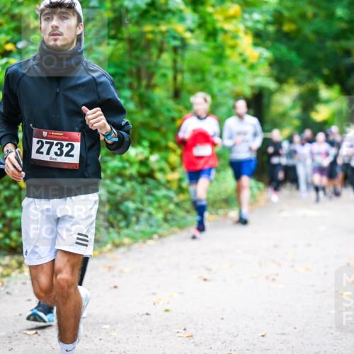 12.10.2025 - Bramfelder Halbmarathon 2025 Dr. Thomas Lammeyer http://msf.ph/oto/9343499 12.10.2025 09:58:37 Laufen 9, 2732 meine-sportfotos.de