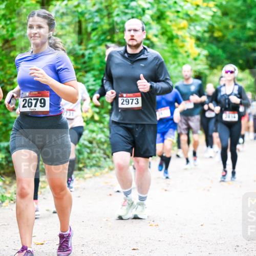 12.10.2025 - Bramfelder Halbmarathon 2025 Dr. Thomas Lammeyer http://msf.ph/oto/9343562 12.10.2025 09:58:49 Laufen 678, 2679, 2973 meine-sportfotos.de