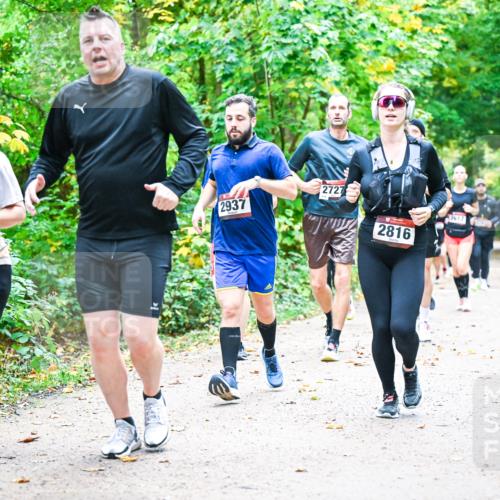 12.10.2025 - Bramfelder Halbmarathon 2025 Dr. Thomas Lammeyer http://msf.ph/oto/9343569 12.10.2025 09:58:50 Laufen 2937, 2727, 2816, 2617 meine-sportfotos.de