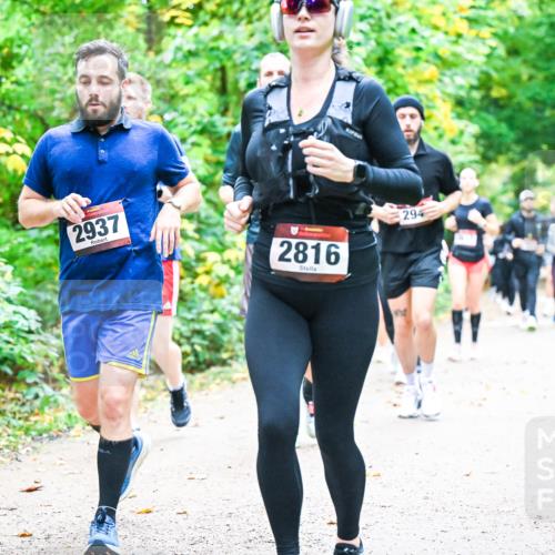 12.10.2025 - Bramfelder Halbmarathon 2025 Dr. Thomas Lammeyer http://msf.ph/oto/9343576 12.10.2025 09:58:51 Laufen 2937, 2816, 294 meine-sportfotos.de