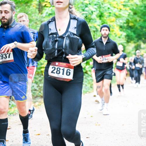 12.10.2025 - Bramfelder Halbmarathon 2025 Dr. Thomas Lammeyer http://msf.ph/oto/9343578 12.10.2025 09:58:52 Laufen 2937, 2816, 29 meine-sportfotos.de