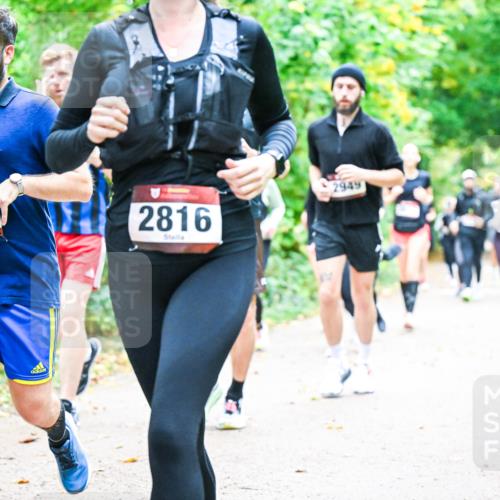 12.10.2025 - Bramfelder Halbmarathon 2025 Dr. Thomas Lammeyer http://msf.ph/oto/9343579 12.10.2025 09:58:52 Laufen 2937, 2816, 2949 meine-sportfotos.de