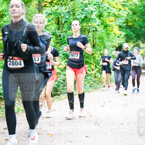 12.10.2025 - Bramfelder Halbmarathon 2025 Dr. Thomas Lammeyer http://msf.ph/oto/9343592 12.10.2025 09:58:54 Laufen 05, 2804, 13, 27, 2617, 2767, 372 meine-sportfotos.de