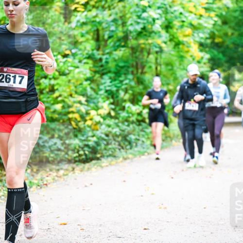 12.10.2025 - Bramfelder Halbmarathon 2025 Dr. Thomas Lammeyer http://msf.ph/oto/9343600 12.10.2025 09:58:56 Laufen 2827, 2617 meine-sportfotos.de