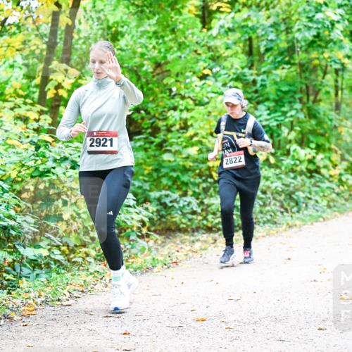 12.10.2025 - Bramfelder Halbmarathon 2025 Dr. Thomas Lammeyer http://msf.ph/oto/9343639 12.10.2025 09:59:03 Laufen 2921, 2822 meine-sportfotos.de