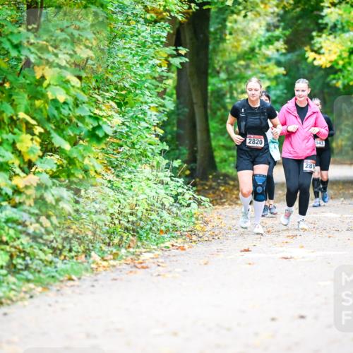 12.10.2025 - Bramfelder Halbmarathon 2025 Dr. Thomas Lammeyer http://msf.ph/oto/9343662 12.10.2025 09:59:22 Laufen 2820, 943, 281 meine-sportfotos.de