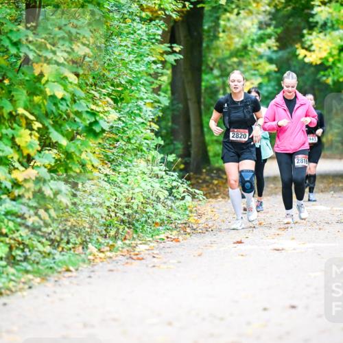 12.10.2025 - Bramfelder Halbmarathon 2025 Dr. Thomas Lammeyer http://msf.ph/oto/9343665 12.10.2025 09:59:23 Laufen 2820, 2819, 943 meine-sportfotos.de