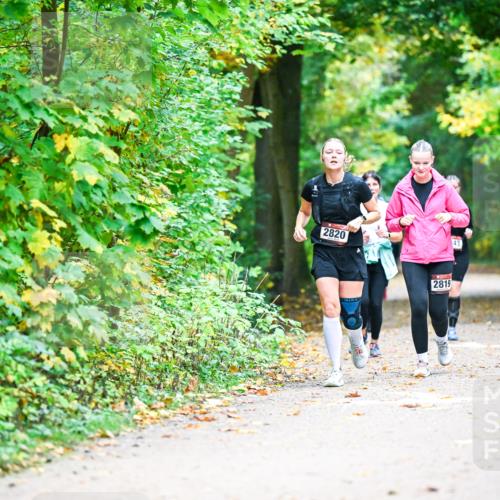 12.10.2025 - Bramfelder Halbmarathon 2025 Dr. Thomas Lammeyer http://msf.ph/oto/9343667 12.10.2025 09:59:23 Laufen 2820, 43, 2819 meine-sportfotos.de